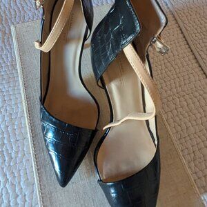 Zara Fall/Winter 2012 - black pointy high heels with ankle strap - Size 40